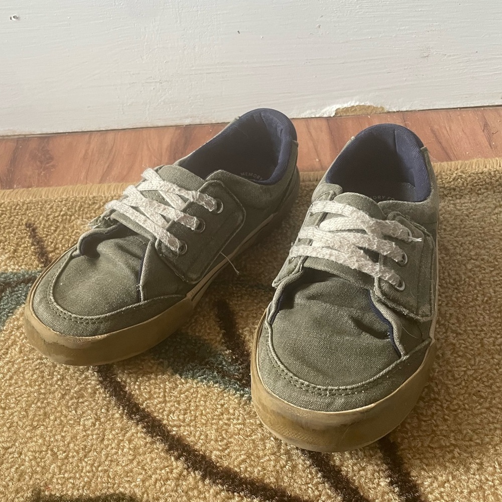 Sperry Kids Sneakers in Olive and Tan